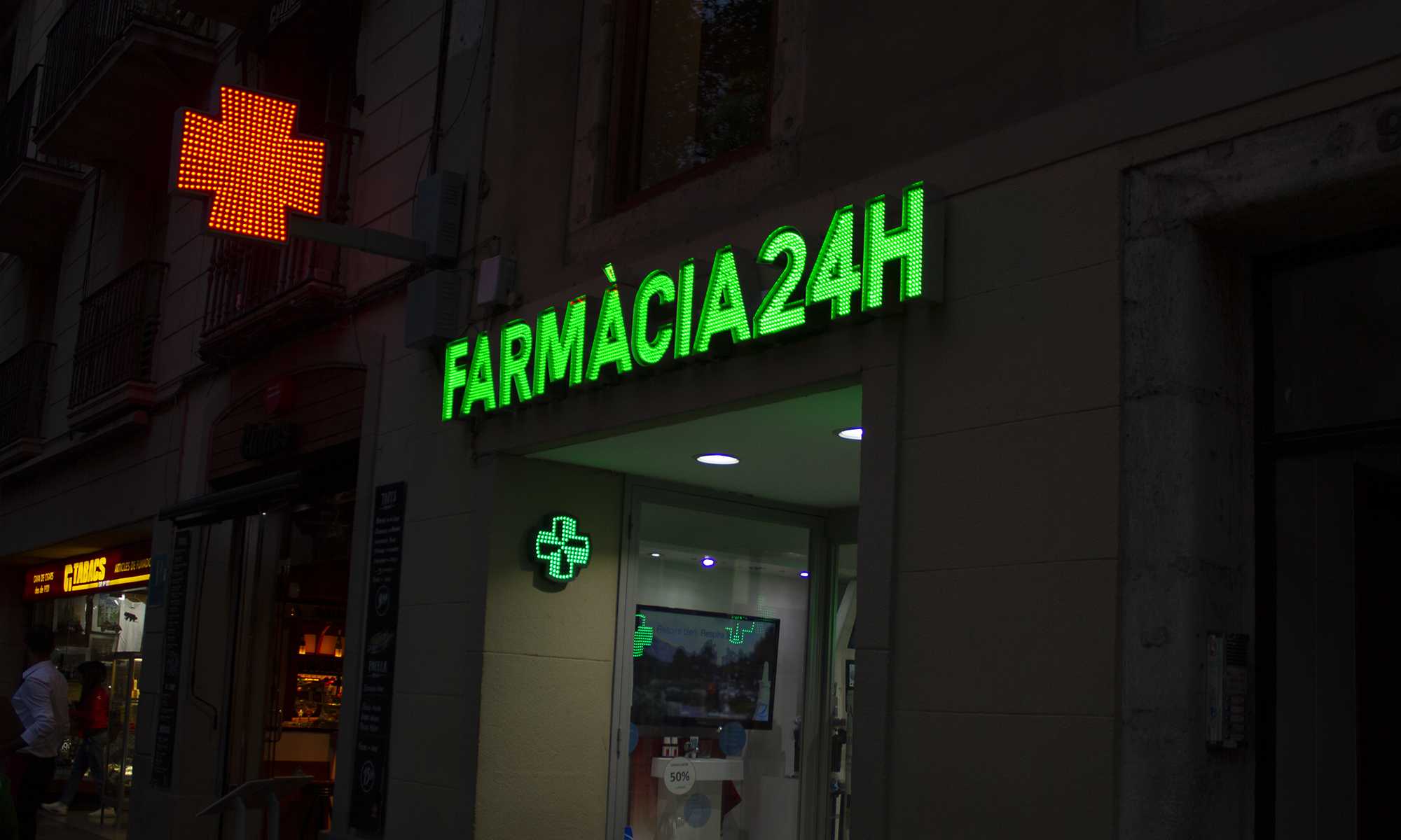 Farmacia Clapes 24h en la Rambla de Barcelona